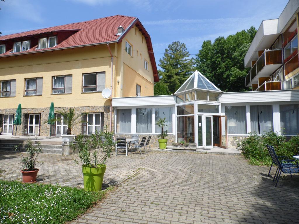 Hotel Kenese Балатонкенесе Екстериор снимка