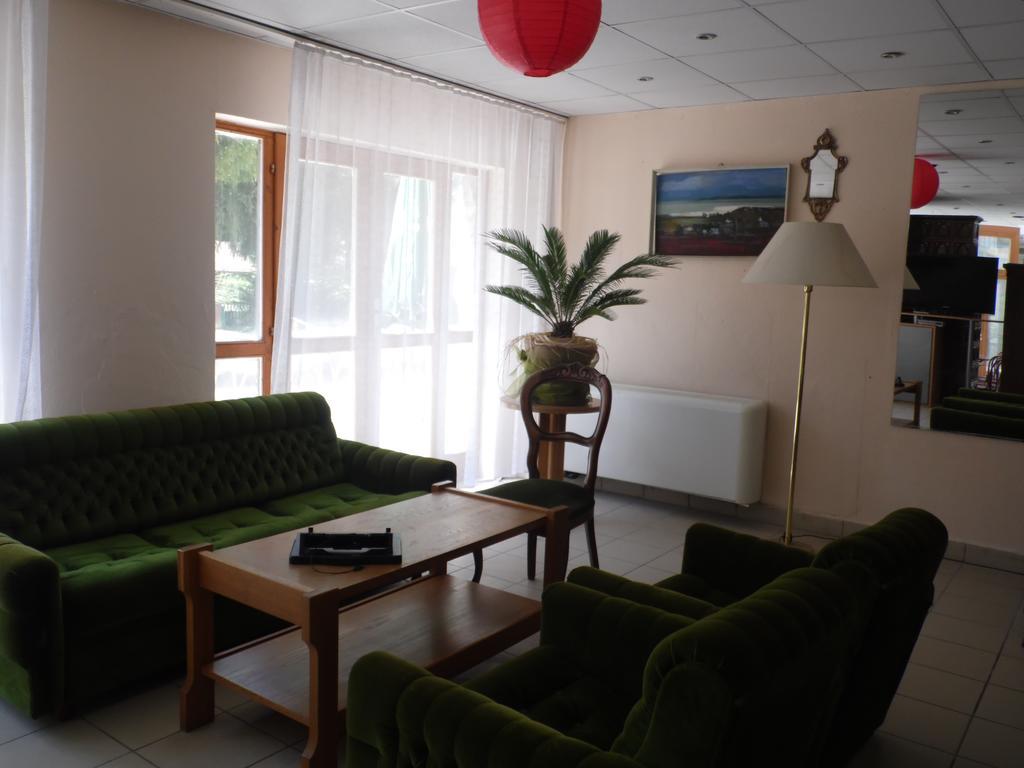 Hotel Kenese Балатонкенесе Екстериор снимка
