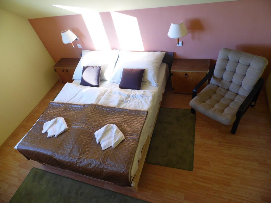 Hotel Kenese Балатонкенесе Стая снимка