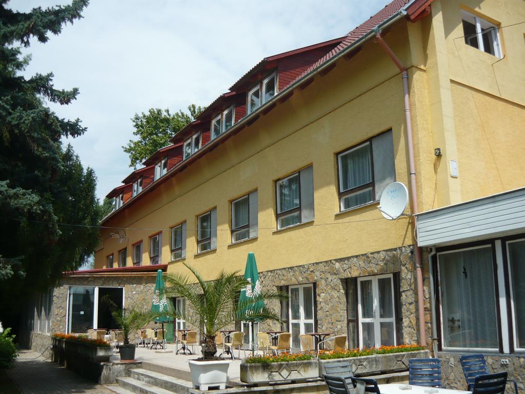 Hotel Kenese Балатонкенесе Екстериор снимка