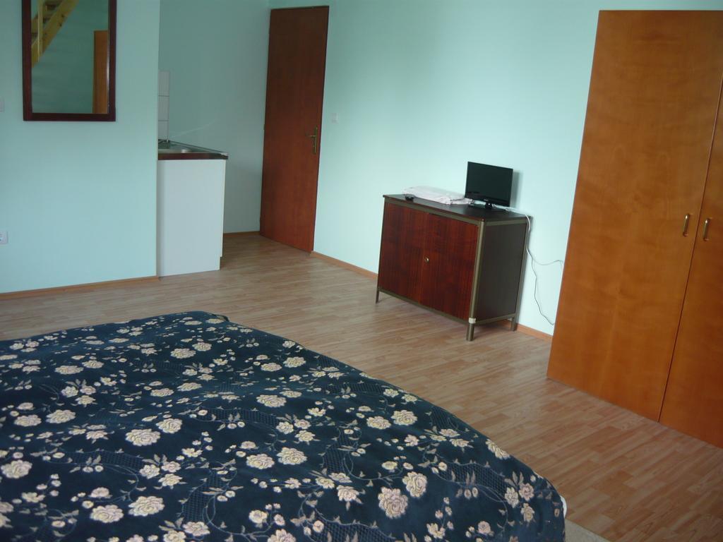 Hotel Kenese Балатонкенесе Екстериор снимка