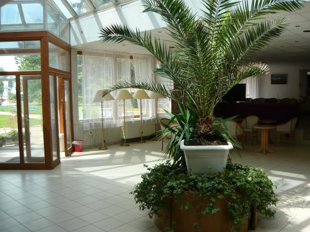 Hotel Kenese Балатонкенесе Екстериор снимка