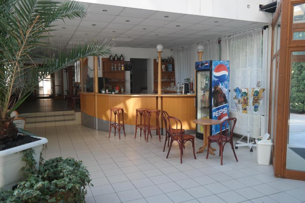 Hotel Kenese Балатонкенесе Екстериор снимка