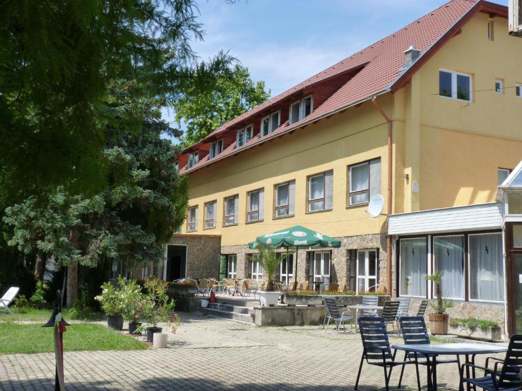 Hotel Kenese Балатонкенесе Екстериор снимка