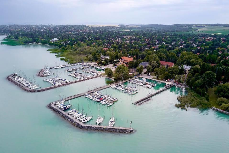 Hotel Kenese Балатонкенесе Екстериор снимка